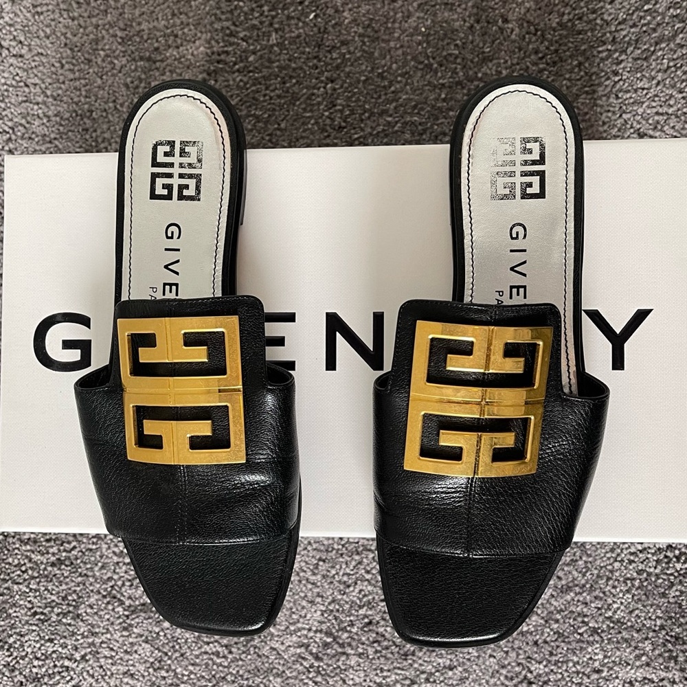 Givenchy 4G Logo Mules, Slides, Sandals in Black Leather & Gold  – EU 38 / US 8